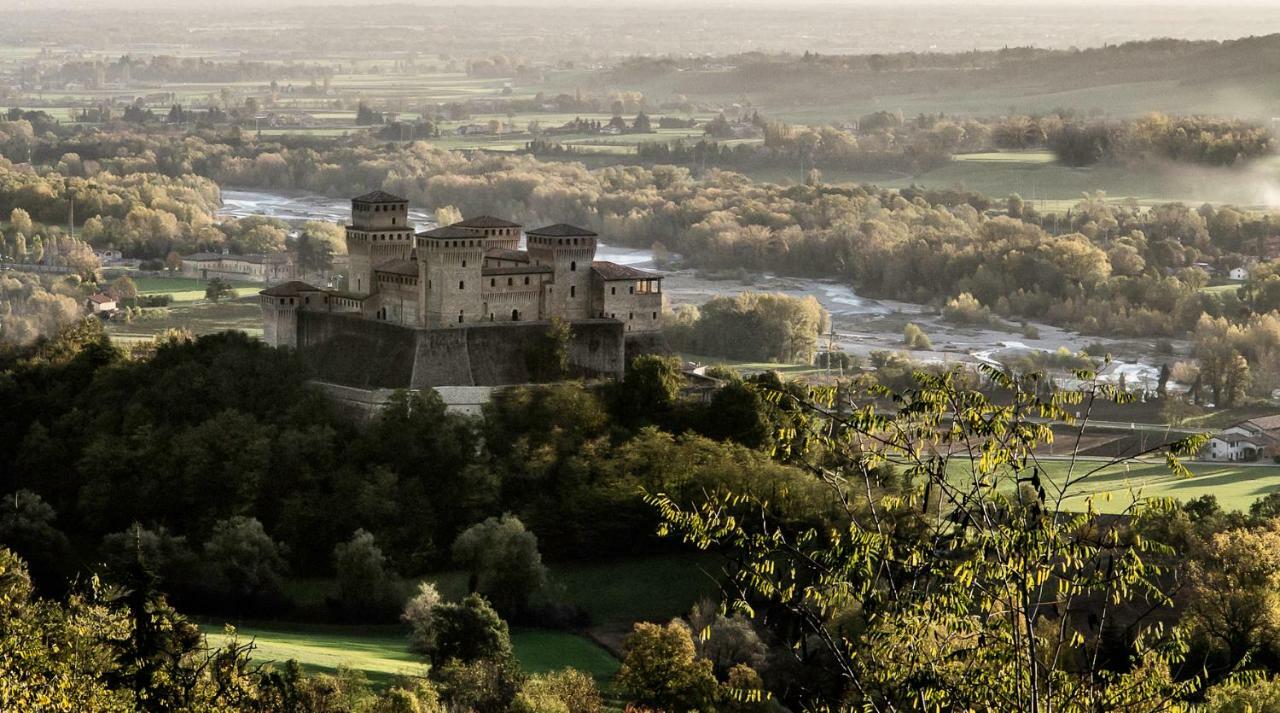 La Locanda Del Borgo Torrechiara Eksteriør bilde